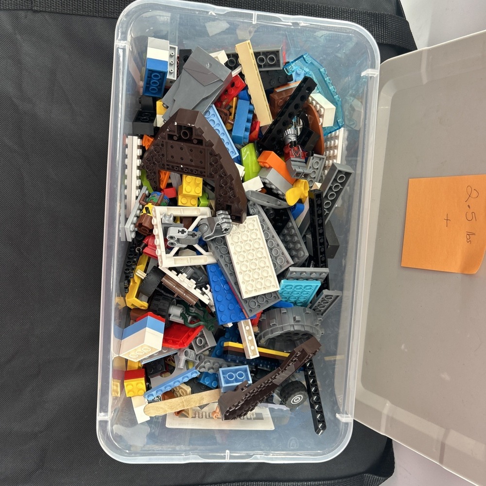 LEGO Bulk 2 1/2 Lbs Mixed Bricks RANDOM Box LEGO Pieces  Smaller People - Picture 2 of 7